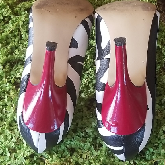 Kelly & Katie Shoes - Kelly & Katie GIRAFFE B & W RED Heesl PUMPS Shoes